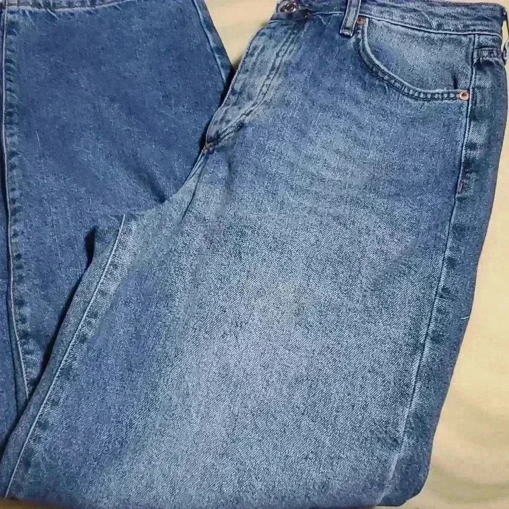 ☆☆☆F21 ripped jeans - Picture 6 of 11